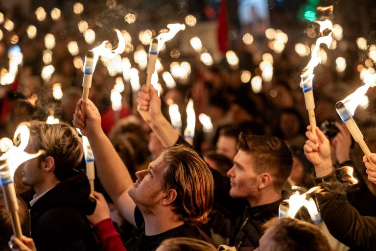 19 March 2026 Siófok, Hungary. At an election rally for Péter Magyar, leader of the TISZA party. It is a tradition at these evening meetings, which take place in larger towns and cities, for volunteers to hand out torches to voters.