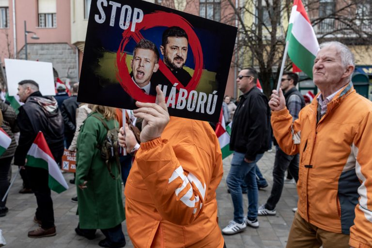 22 March 2026 Hódmezővásárhely, Hungary. 21 March 2026 Miskolc, Hungary. A FIDESZ election rally. Stalls have been set up around the venues where the meeting with Viktor Orbán is to take place, handing out Hungarian flags and propaganda materials. Among these are anti-opposition and anti-Ukrainian placards bearing the images of leaders Péter Magyar and Volodymyr Zelenskyy with the slogan: ‘Stop the war’.