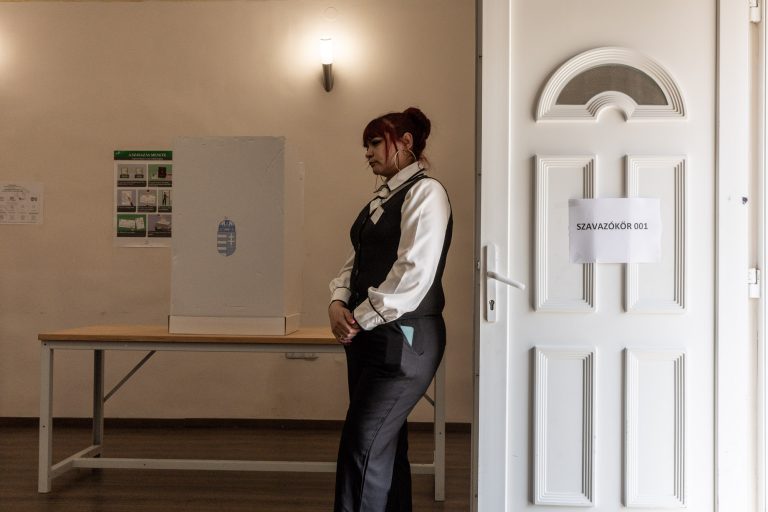 12 April 2026, Tarnazsadány, Hungary. Parliamentary election day. Entrance to polling station no. 1. Tarnazsadány is a Hungarian village in Heves County, where the Roma community is actively involved in local political life. In 2024, elections to the minority Roma local government were held here. The village features in political debates concerning the situation of the Roma,