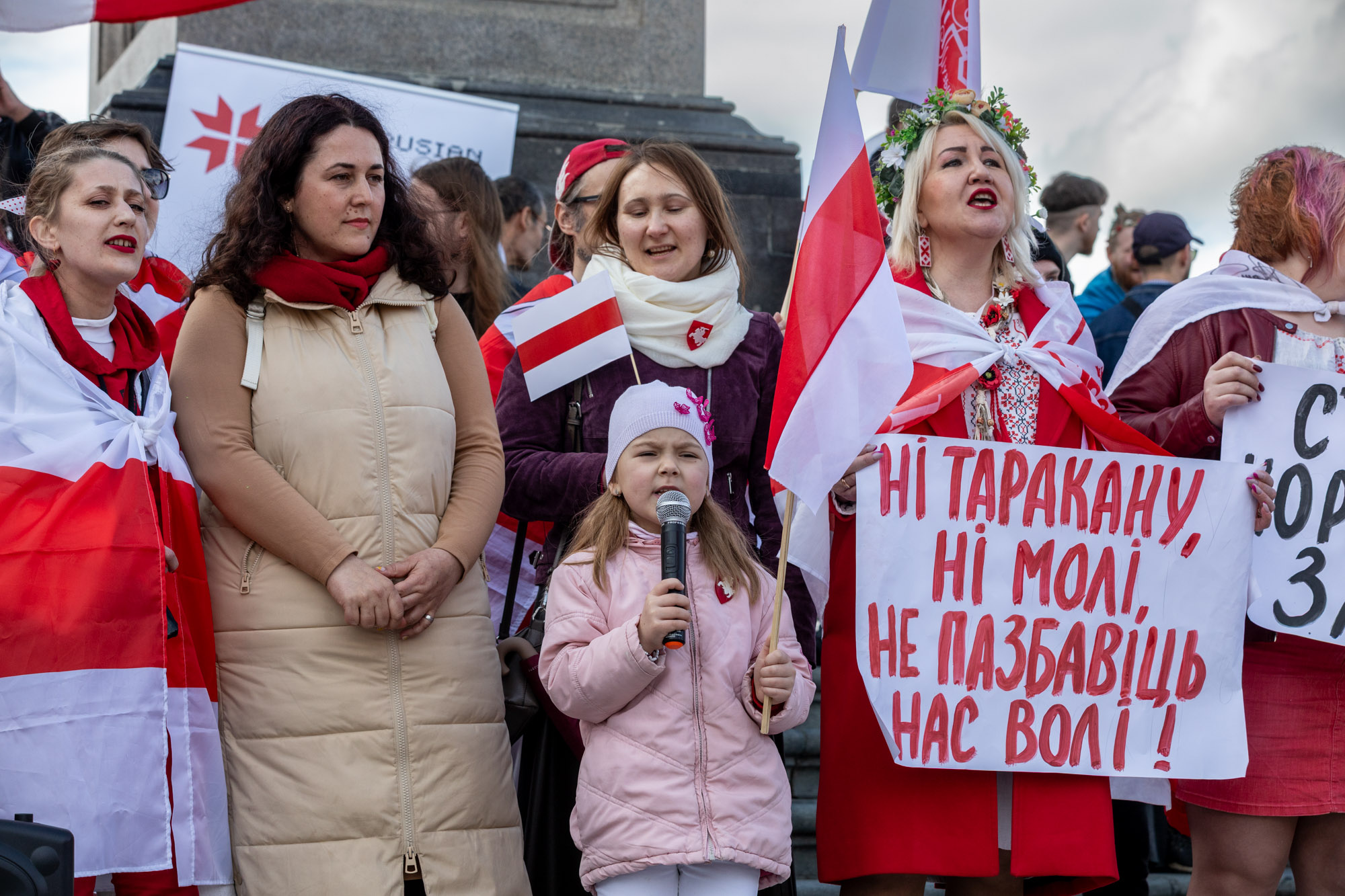 Anna Kanavalava and her grand children protesting against repression in Belarus