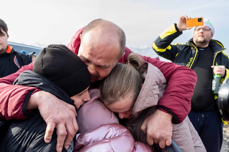 26 February 2022, Medyka, border crossing. Refugees crossing the Ukrainian-Polish border on foot. The queue on the Ukrainian side is enormous; refugees have been standing there for over two days.
