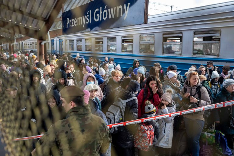 27 February 2022, Przemyśl Main Railway Station. A train from Lviv arrived at platform 5. It departed yesterday at 16.00 and arrived in Przemyśl at 10.30 the following day. It carried 1,600 refugees from various cities in Ukraine.