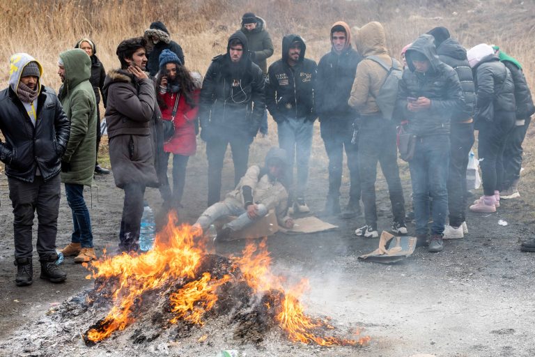 28 February 2022, Medyka: there are more and more citizens from African and Middle Eastern countries on the square in front of the border crossing. They are not receiving information on what to do next or where to go. Most of the support services are focused on helping Ukrainian citizens in Ukrainian.