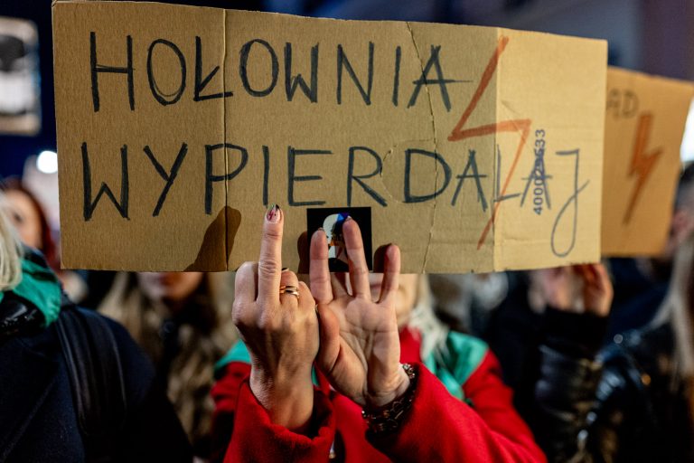8 March 2024, Warsaw, Nowy Świat Street. A group of Amnesty International activists.  March to April 2024. Activists are holding banners reading, among other things: “The decision belongs to the woman” and “Women’s rights are human rights”.