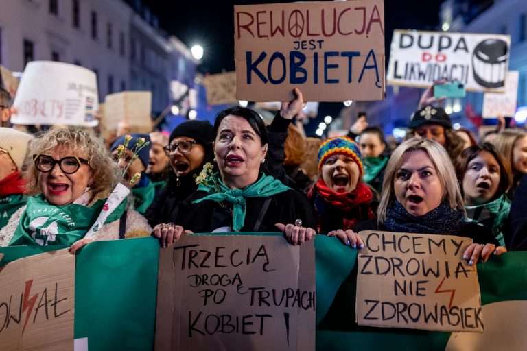8 March 2024, Warsaw, Nowy Świat Street. A group of Amnesty International activists.  March to April 2024. Activists are holding banners reading, among other things: “The decision belongs to the woman” and “Women’s rights are human rights”.