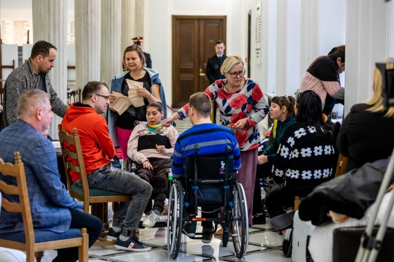 7 March 2023, Warsaw. The second day of protests by parents and carers of people with disabilities, along with their adult charges. The protesters demanded that the social security pension be raised to the level of the minimum wage. They brought a citizens’ bill to the Sejm, which had gathered around 200,000 signatures. Below: the protest at the Parliament building.