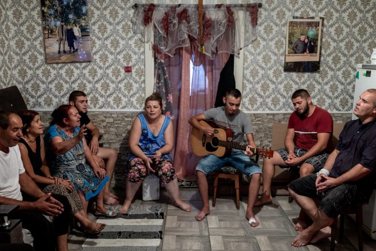 19 July 2023, Mukachevo.
A prayer service in one of the Roma homes in Mukachevo – one of the largest Roma settlements in Zakarpattia, home to around 12,000 people.