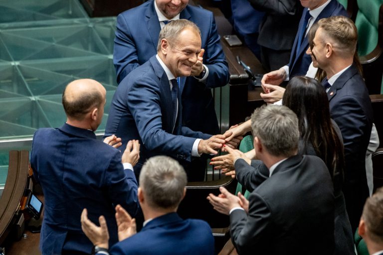 11 December 2023, Warsaw. Continuation of the first sitting of the 10th term of the Sejm. Following Mateusz Morawiecki’s policy statement, the Sejm did not grant a vote of confidence to his government and subsequently elected Donald Tusk as Prime Minister. Below: Donald Tusk accepts congratulations from MPs from the former opposition.